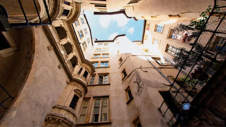 Cour Lyon 4
